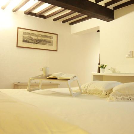Comecasatua - Il Vicoletto เวโรนา ภายนอก รูปภาพ