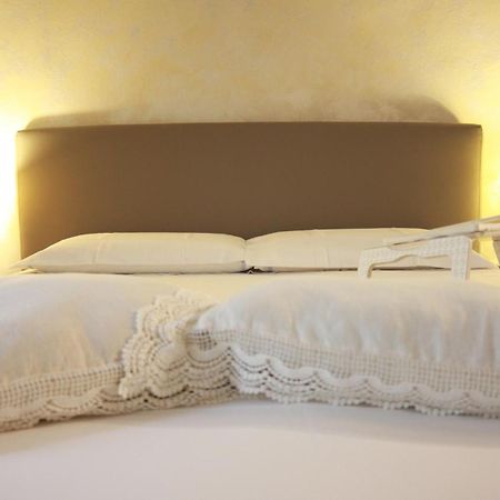 Comecasatua - Il Vicoletto เวโรนา ภายนอก รูปภาพ